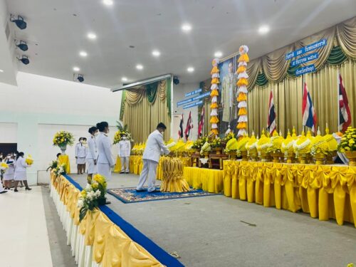 พมจ.พัทลุง ร่วมพิธีวางพานพุ่มดอกไม้และพิธีถวายบังคม