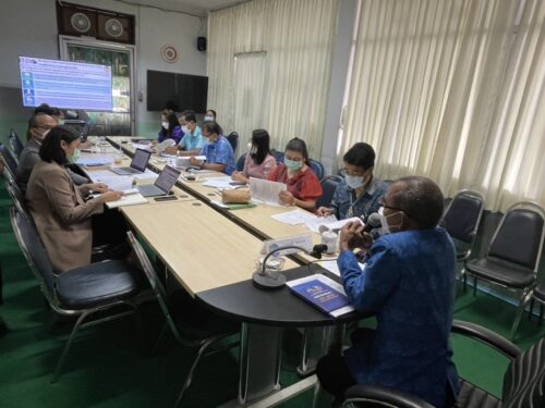 พมจ.พัทลุง ร่วมประชุมหารือการขับเคลื่อนการดำเนินงานของศูนย์อำนวยการขจัดความยากจนและพัฒนาคนทุกช่วงวัยอย่างยั่งยืนตามหลักปรัชญาของเศรษฐกิจพอเพียงระดับจังหวัด