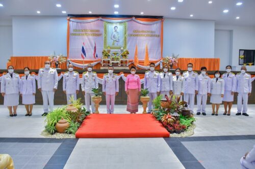 พมจ.พัทลุง ร่วมพิธีมอบลายผ้าพระราชทาน “ผ้าขิดลายนารีรัตนราชกัญญา”