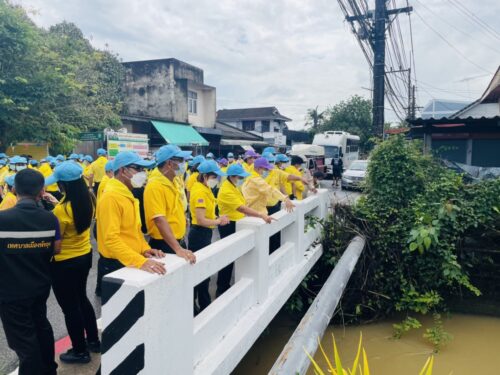 พมจ.พัทลุง พร้อมด้วยเจ้าหน้าที่ ร่วมกิจกรรมจิตอาสาฟื้นฟูและพัฒนาคลองนุ้ยเป็นแหล่งน้ำต้นแบบของจังหวัดพัทลุง