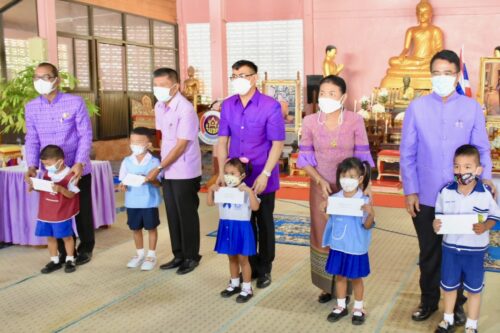 พมจ.พัทลุง ร่วมทอดผ้าป่าสมทบกองทุนพัฒนาเด็กชนบท ในพระบรมราชูปถัมภ์สมเด็จพระเทพรัตนราชสุดาฯ สยามบรมราชกุมารี ประจำปี 2565