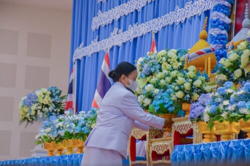 พม.จังหวัดพัทลุง ร่วมพิธีวางพานพุ่มดอกไม้ถวายราชสักการะ เนื่องในพิธีเฉลิมฉลองวาระครบรอบ 100 ปี วันประสูติ สมเด็จพระเจ้าพี่นางเธอ เจ้าฟ้ากัลยาณิวัฒนา กรมหลวงนราธิวาสราชนครินทร์